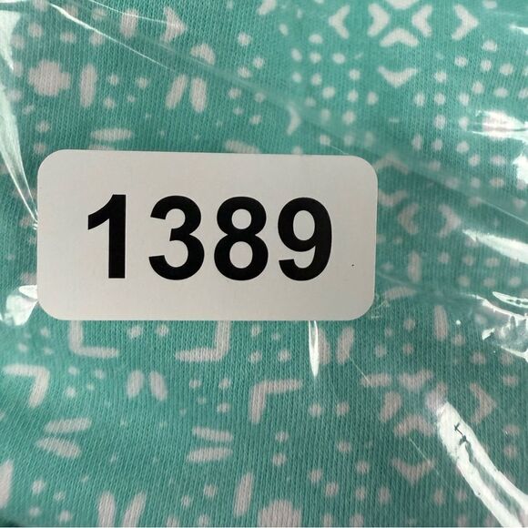 LL Bean women’s size medium  v-neck 3/4 sleevese abstractact shirt - Picture 4 of 8